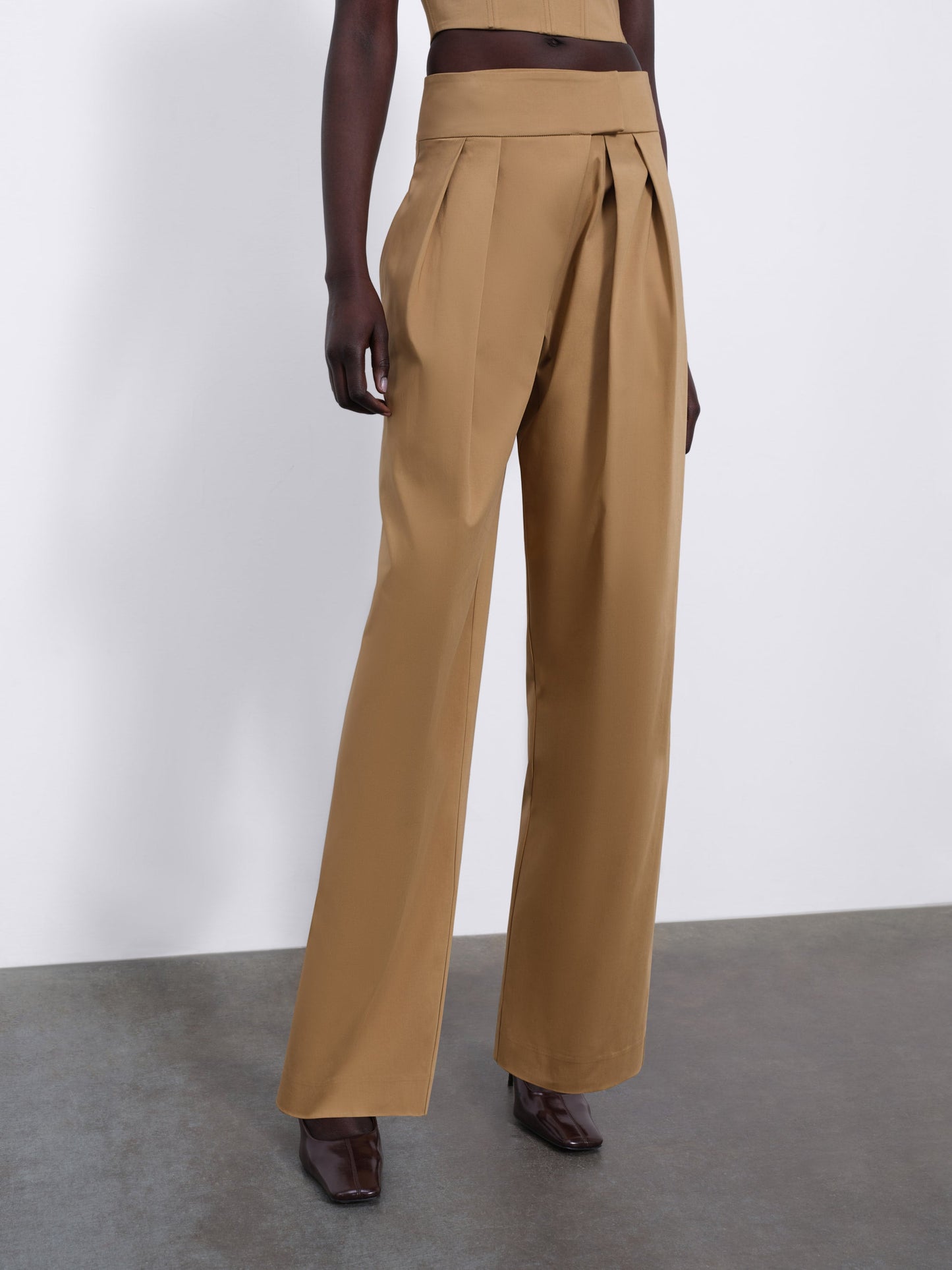 Veyra Pleated Trousers